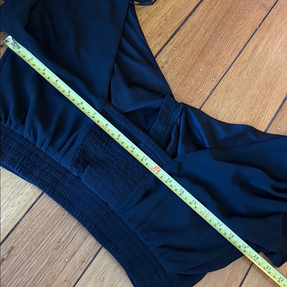 Torrid size 00 flutter-sleeve crop Vneck top w/ faux buttons, smocked back black - Picture 6 of 7